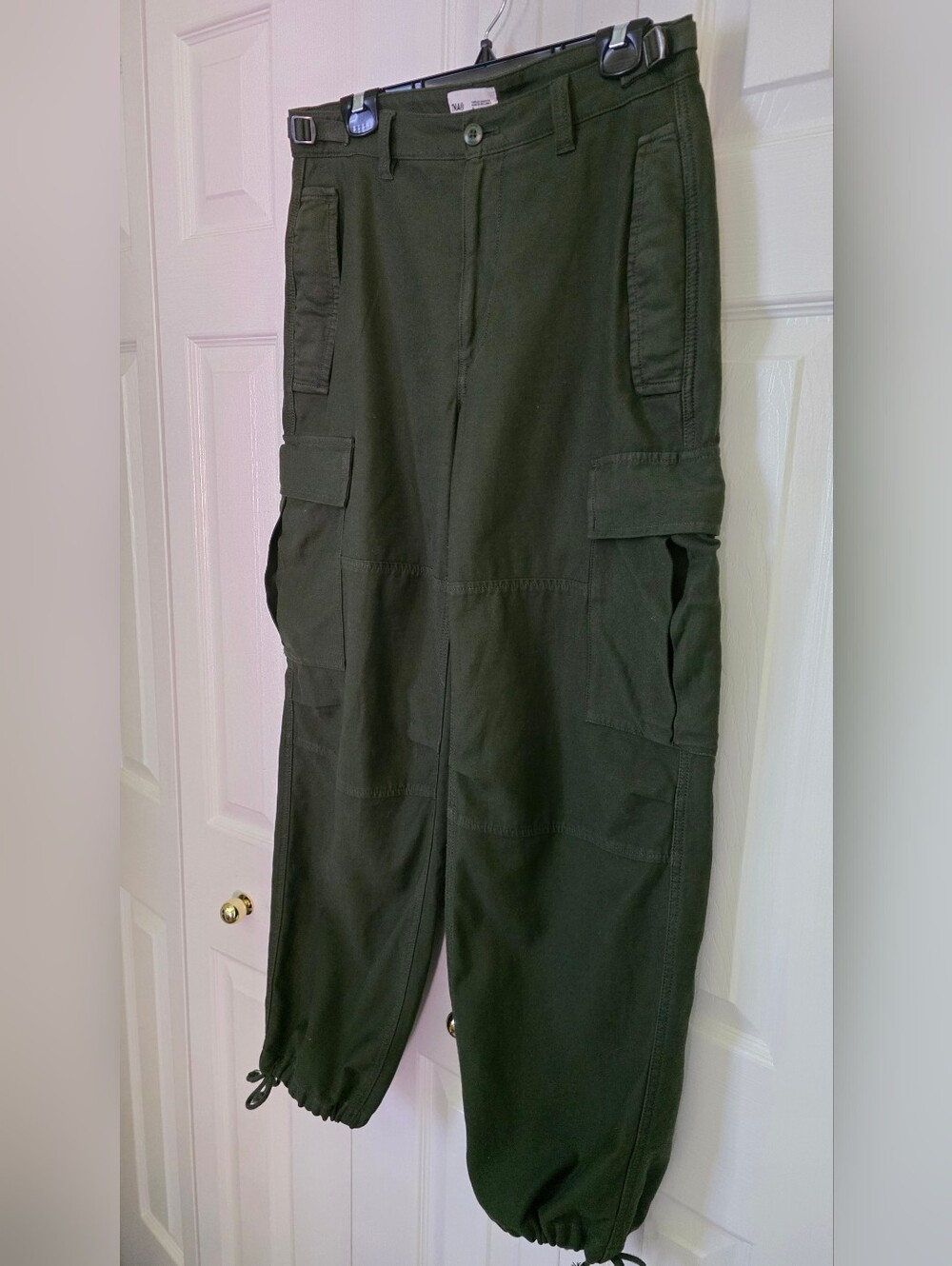 Aritzia TNA Olive Supply Cargo Pants for Woman 8 - Picture 4 of 10